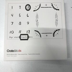 Crate & Kids Monthly Milestone Mat